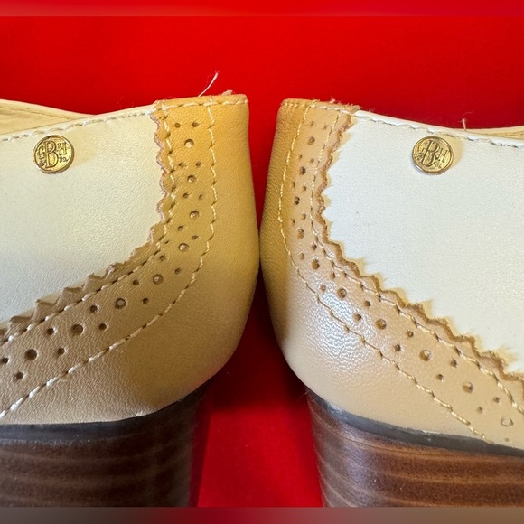 G.H. Bass & Co. Tan White Leather Heeled Oxford - Picture 6 of 7